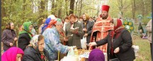 Радоница! Молитва на кладбище. 2011 год. (фото Г.Тарнавского)